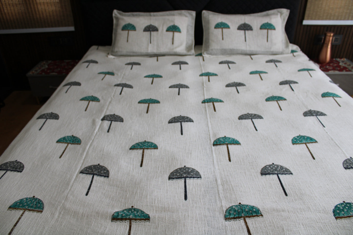 Umbrella Print Jute Bedsheet with Pillow Covers