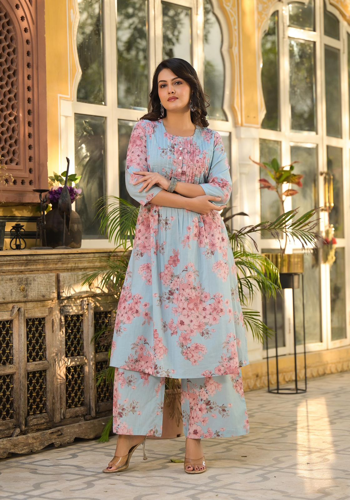 Elegant Floral Kurta Set for a Chic Look