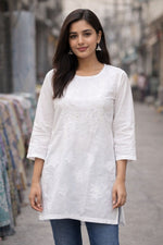 White Cotton Chikankari Kurta with Delicate Embroidery