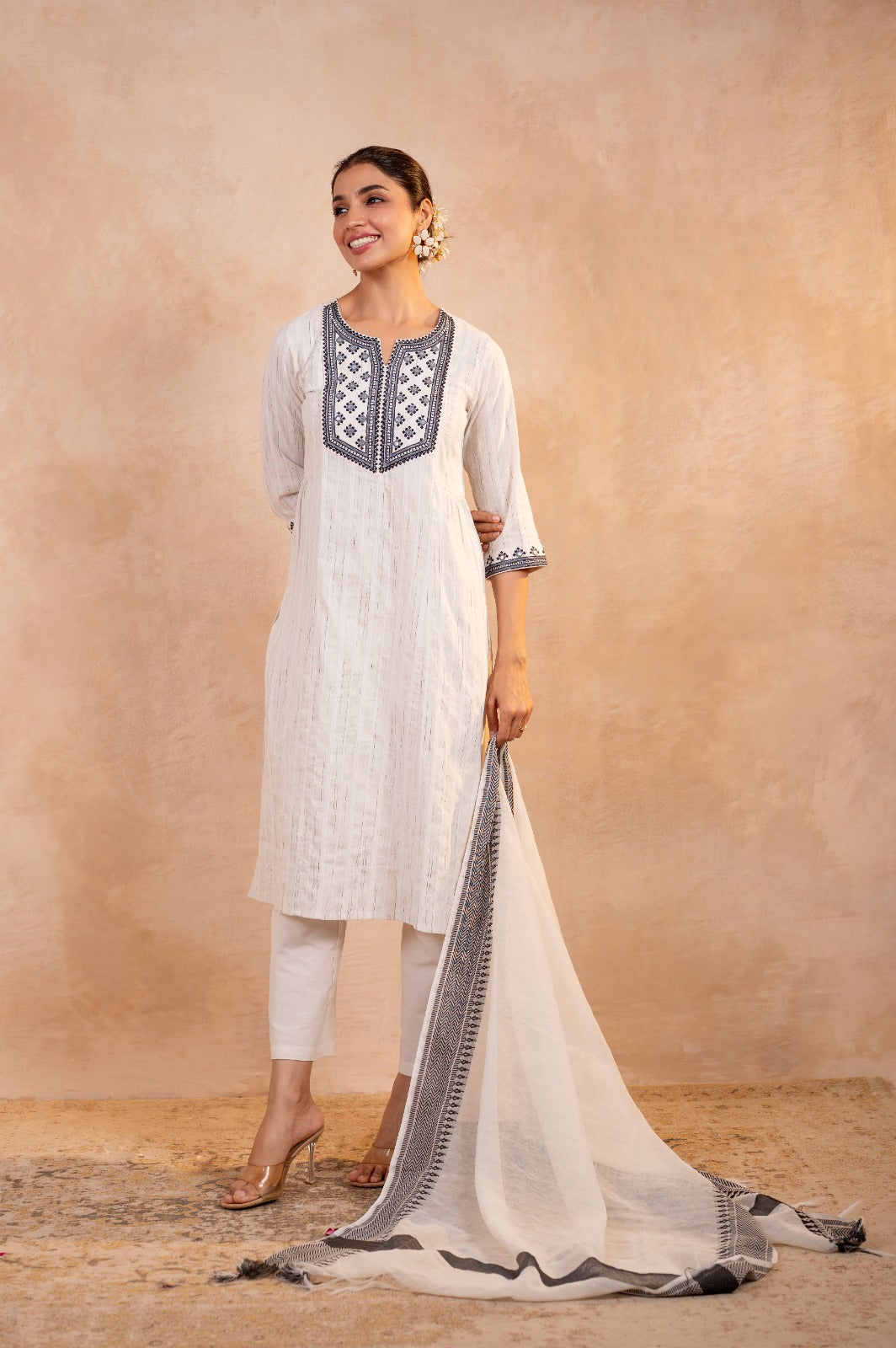 Women’s Khadi Cotton Kurti Pant Dupatta Set – Handwoven Ethnic Kurta Set with Embroidered Neck, Breathable Cotton Traditional Outfit