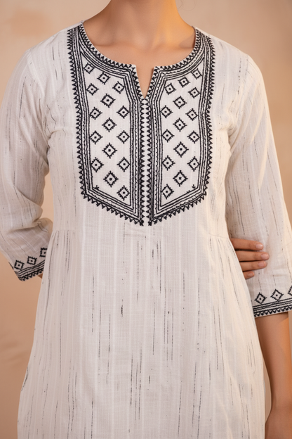 Women’s Khadi Cotton Kurti Pant Dupatta Set – Handwoven Ethnic Kurta Set with Embroidered Neck, Breathable Cotton Traditional Outfit