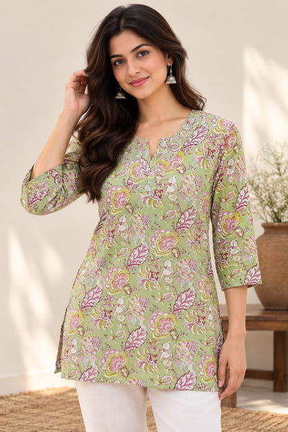 Women’s Green Floral Printed Short Kurti with 3/4 Sleeves | Casual Straight Kurti
